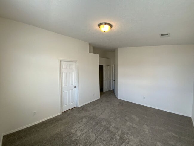 Building Photo - 3 Bedroom Single Story Home Available Near...