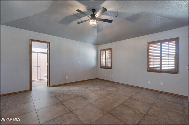 Building Photo - 6412 Via Aventura Dr