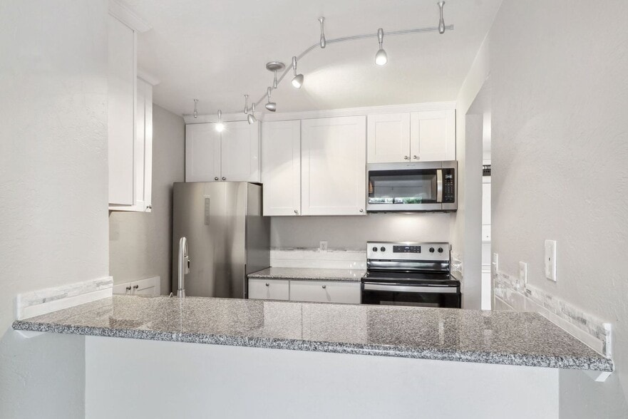 Building Photo - 1180 S Monaco St Pkwy