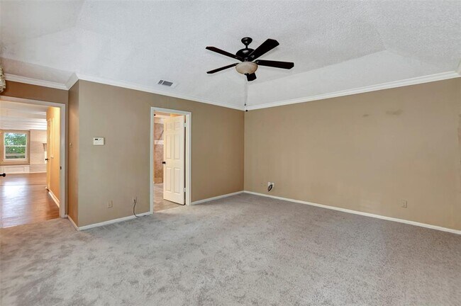 Building Photo - 75 Wood Hollow Dr