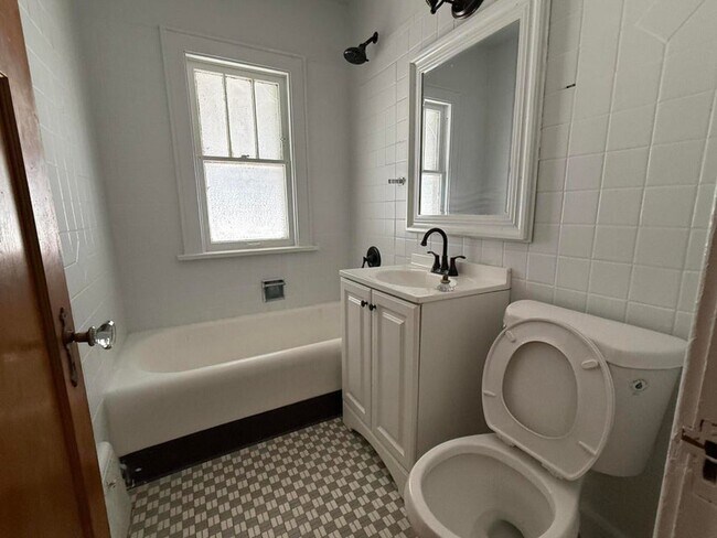 Building Photo - 4572 N 38th St