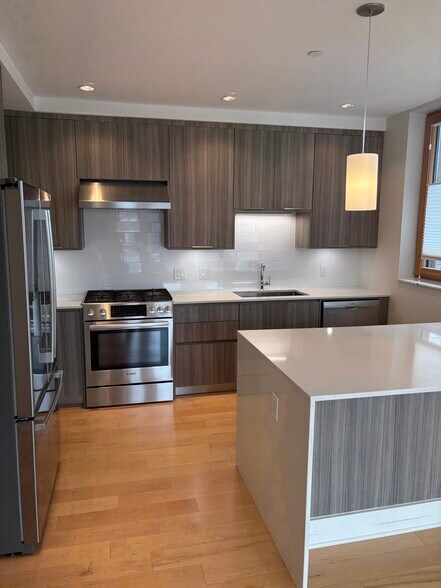 Building Photo - 240 Salem St