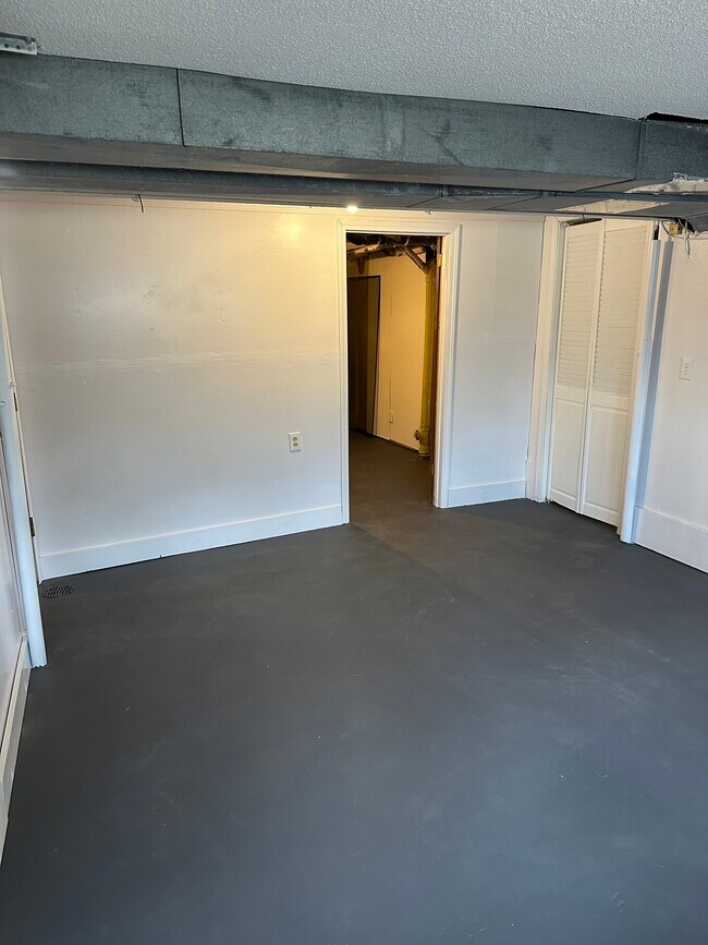 Building Photo - 203 20th Ave N