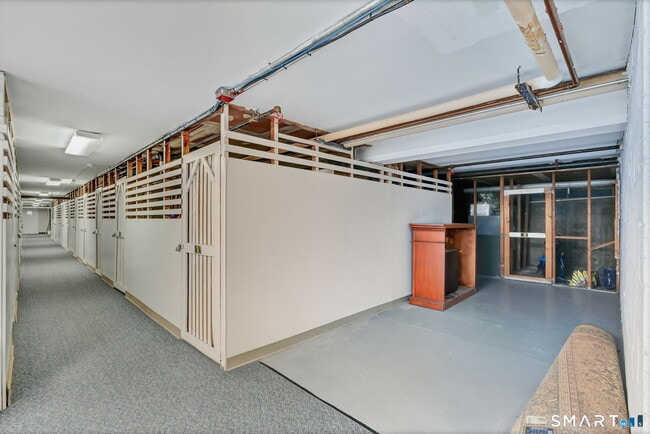 Building Photo - 887 Farmington Ave