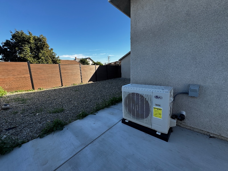 Building Photo - 1486 W 7th St