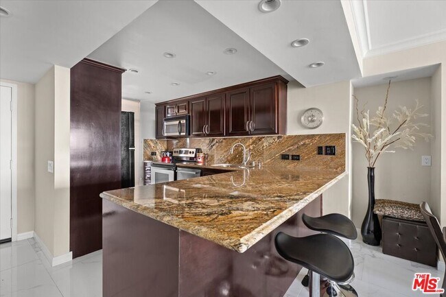 Building Photo - 4267 Marina City Dr