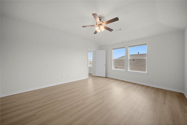 Building Photo - 3844 Pinecrest St
