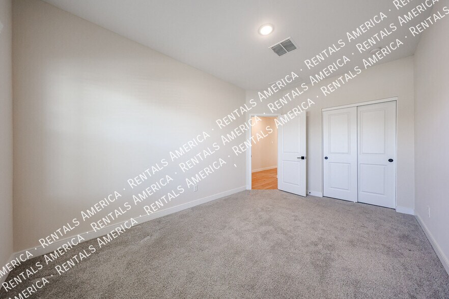 Building Photo - 7857 N 79th Ave