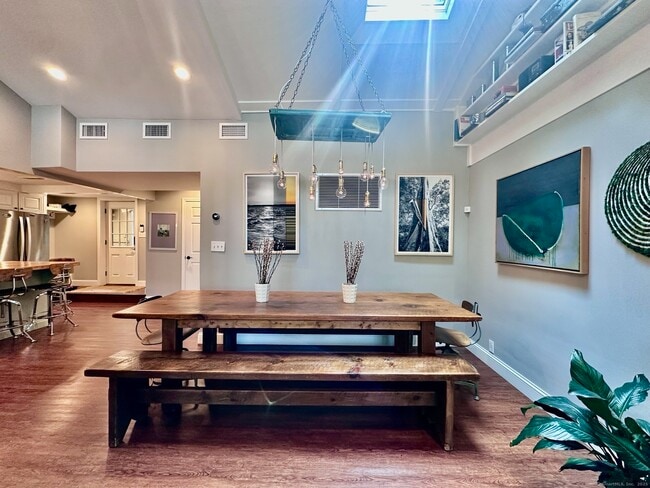 Building Photo - 18 Candlewood Springs Road