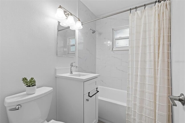 Building Photo - 326 50th Ave N