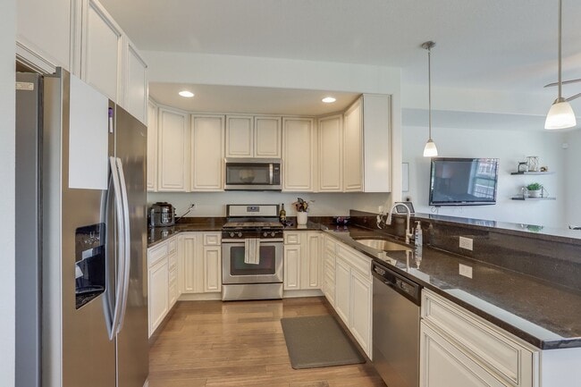 Building Photo - 3 bed 2.5 bath Townhome in Northwest Denver