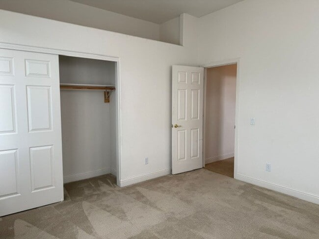 Building Photo - Beautiful 3 bed home with 3 car garage in Indian Hills behind Target