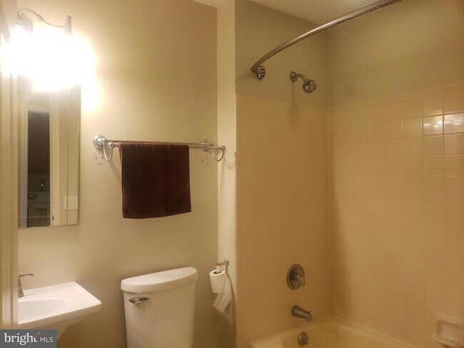 Building Photo - 6062 Cedar Ct