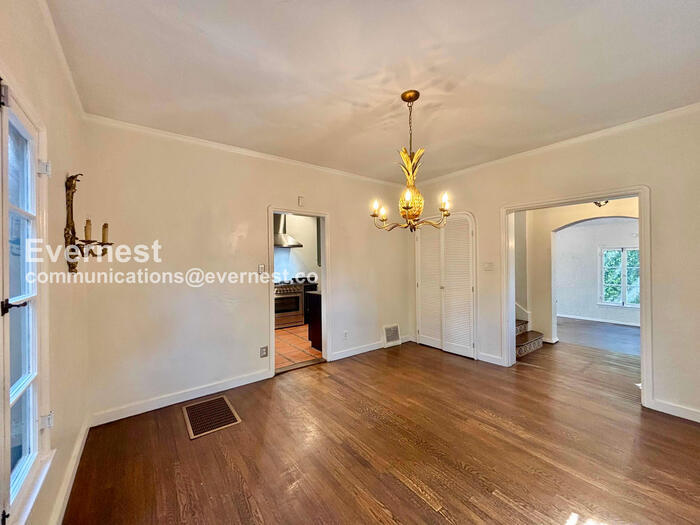 Building Photo - 132 N Crescent Heights Blvd