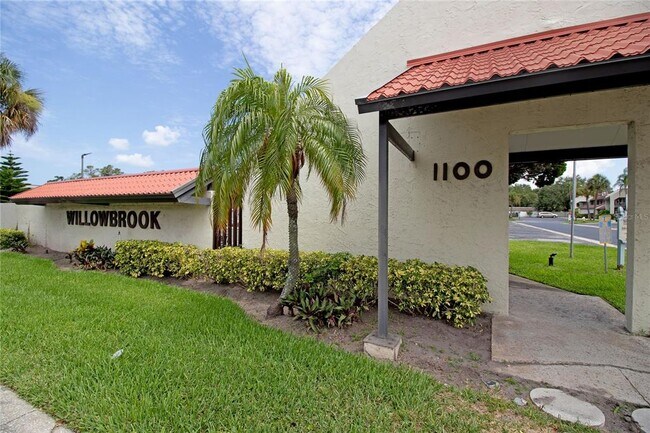 Building Photo - 1100 E Bay Dr