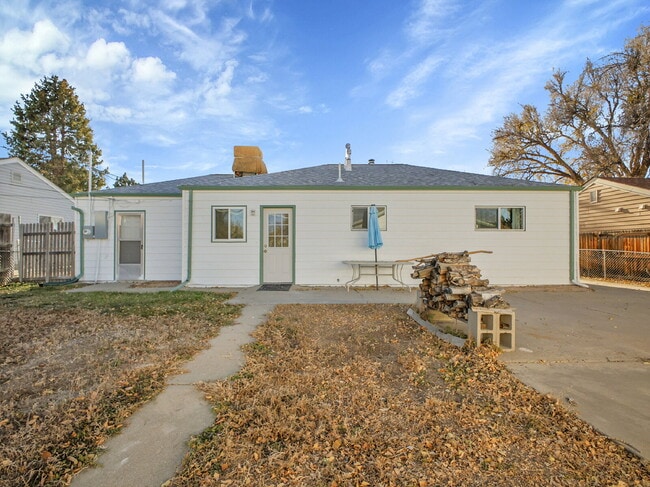 Building Photo - $2,340.95 - $300 OFF - First 2 Months'Rent - 3 Bedrooms, 1.5 Bathrooms, Single Family Home in Aur...