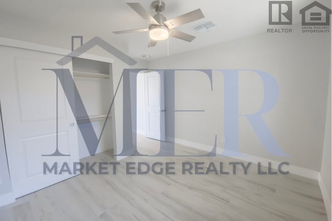 Building Photo - 4Bed/2Bath House at University/Dobson--Complete Remodel w/Pool!