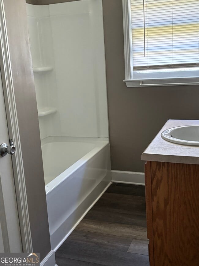 Building Photo - 631 Garden Ln