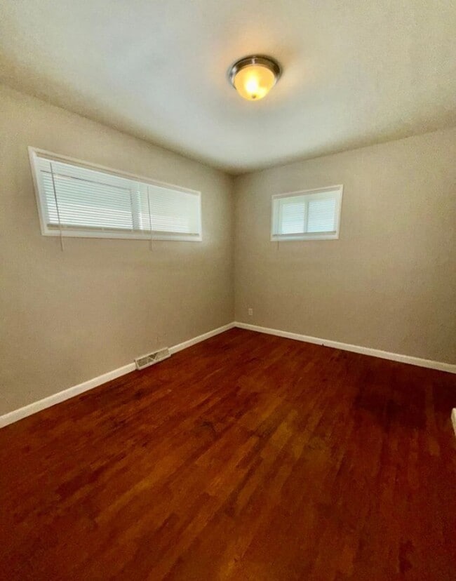 Building Photo - Coming Soon: Cozy 3-Bedroom Home with Drea...