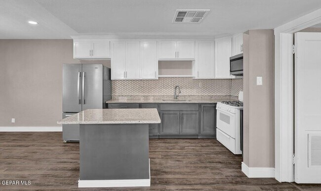 Building Photo - 3411 Altura Ave