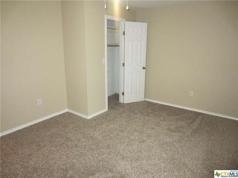 bedroom - 4904 lone tree rd