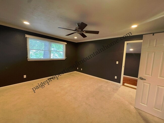 Building Photo - 4 Bed/2 Bath Home in Village Green
