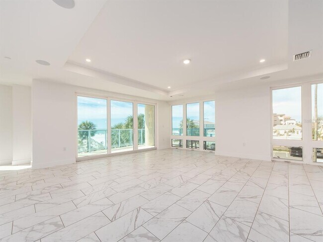 Building Photo - 15 Avalon St