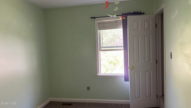 Building Photo - 1 Robin Hood Ct