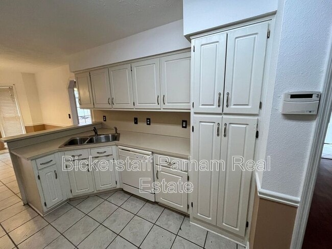 Building Photo - 165 Sweetwater Dr