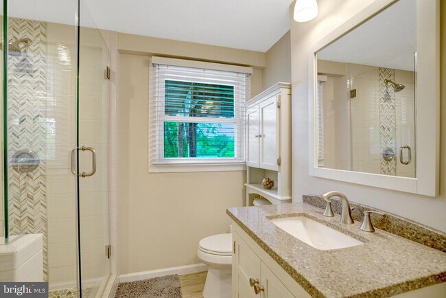 Building Photo - 6510 Carriage Dr