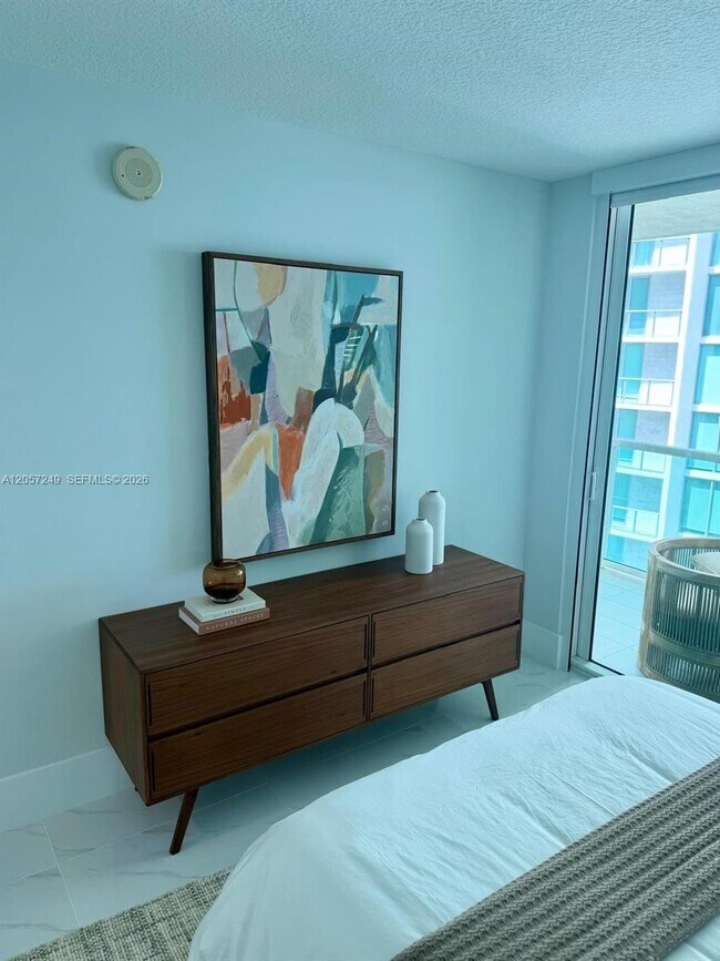 Building Photo - 250 Sunny Isles Blvd