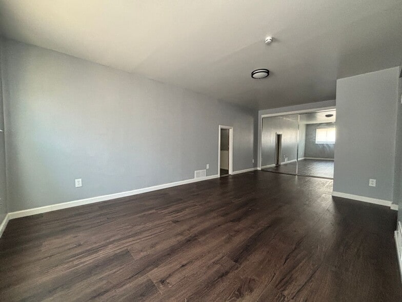 Building Photo - 8145 Lozier Ave