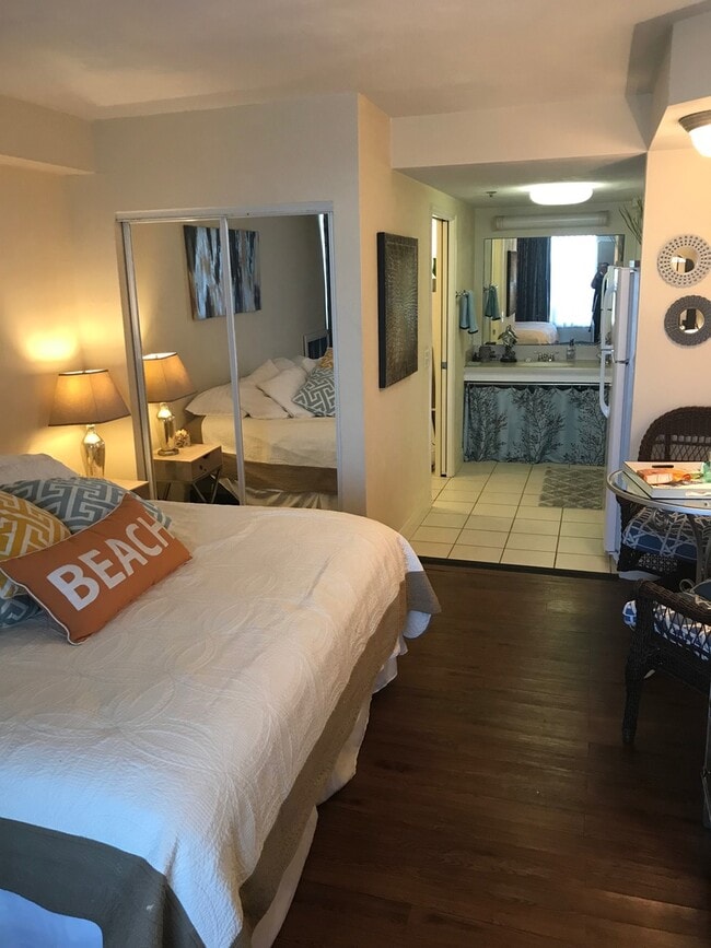 Building Photo - Ocean FRONT Studio! Amazing and must see! DEPOSIT-FREE Renting option thru OBLIGO! Deposit Altern...