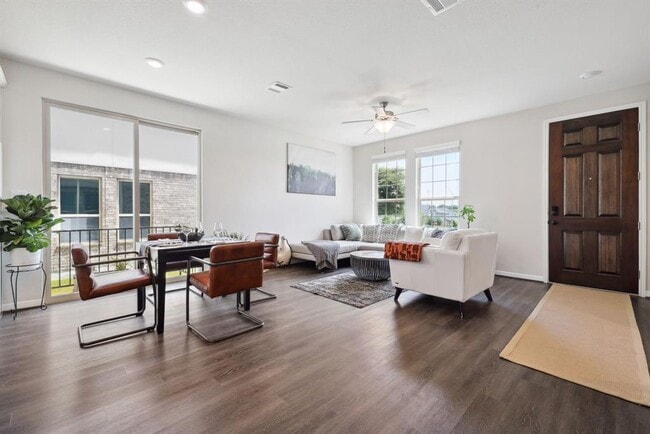 Building Photo - 2204 Land Grant Wy