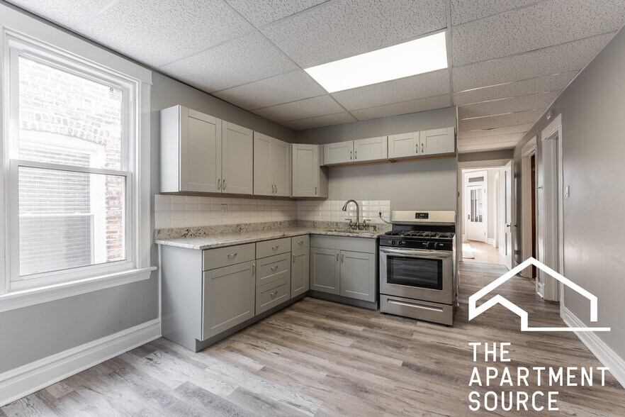 Building Photo - 2132 W Iowa St