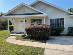 Building Photo - Recently renovated 3/2 on Balkin Rd