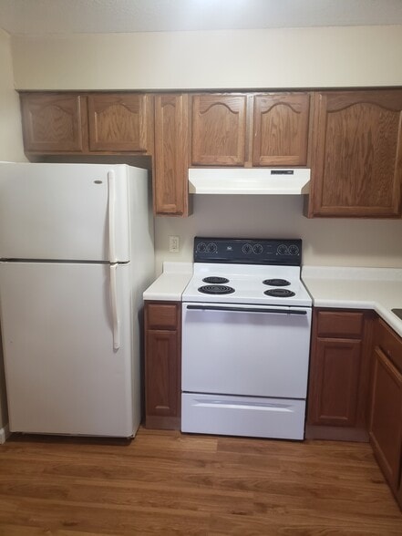 kit - 327 W Frontage Rd NW
