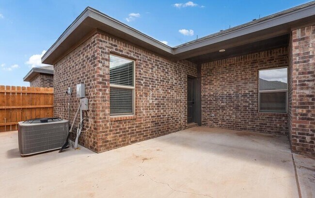Building Photo - 5606 Kemper St