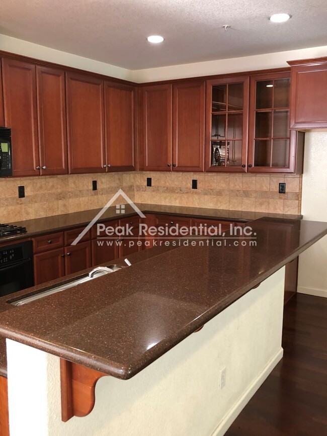Building Photo - Newer 3bd/2.5ba North Natomas Condo with 2...