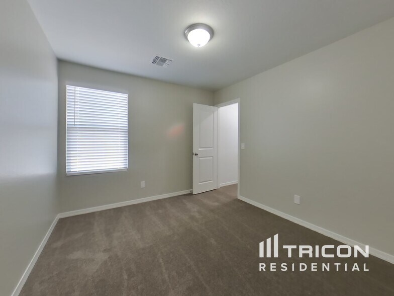 Building Photo - 36003 W Santa Monica Ave