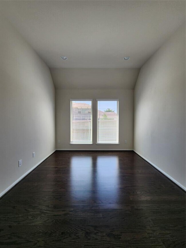 Building Photo - 522 Jefferson Dr