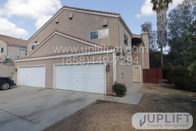 Building Photo - 3 Bedroom 2.5 Bathroom Towhouse in Ramona ...