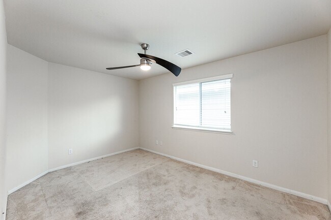 Building Photo - 6443 Wilshire Fern