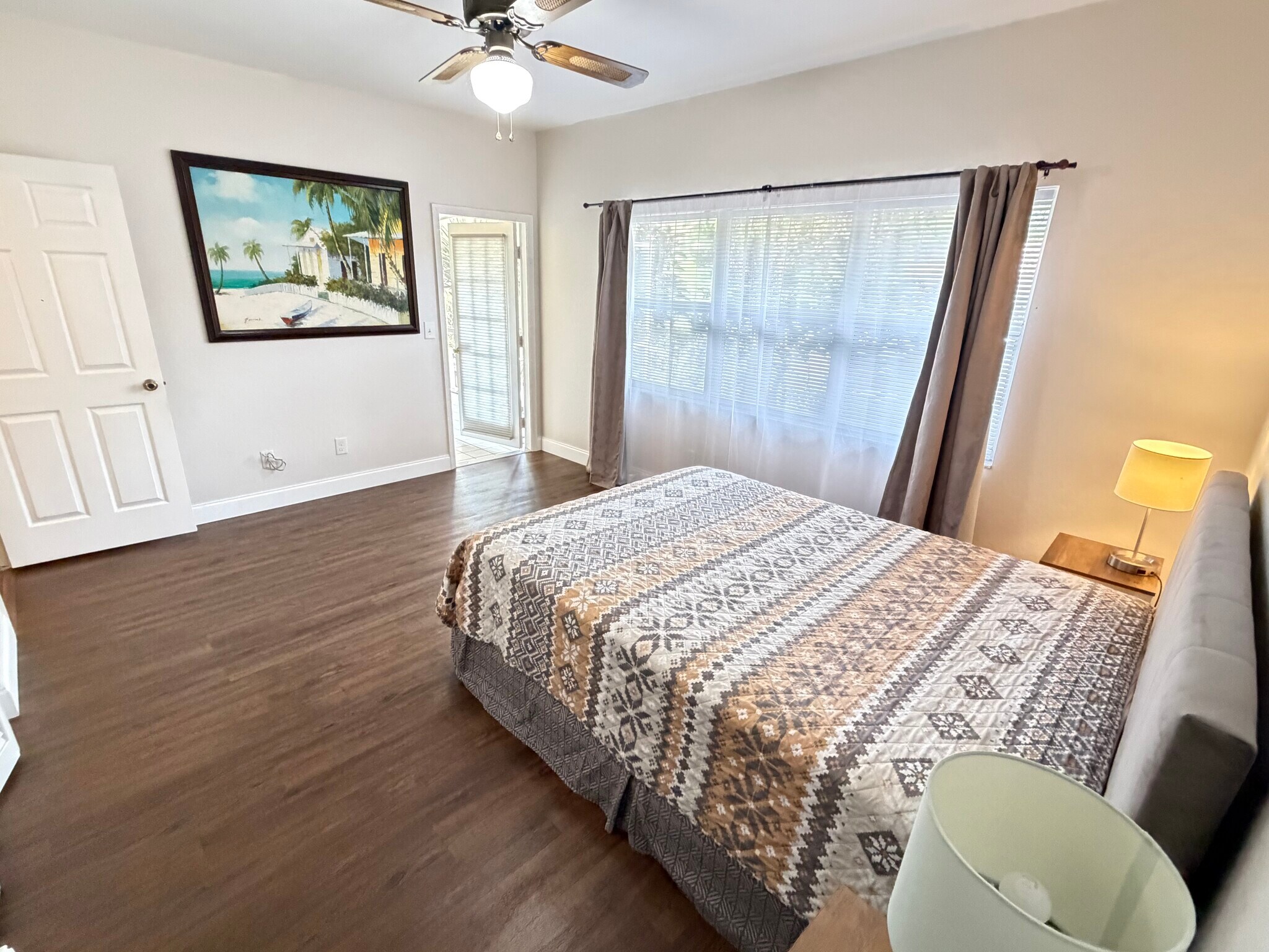 Master bedroom - 1096 Woodshire Ln