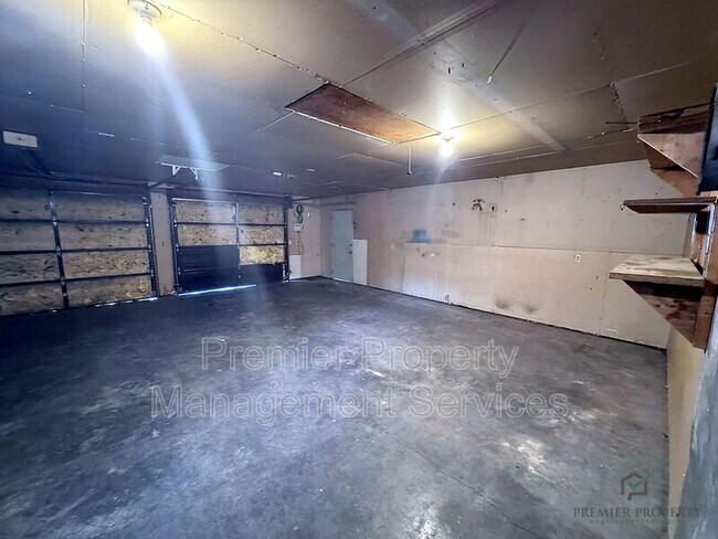 Building Photo - 140 Peters St