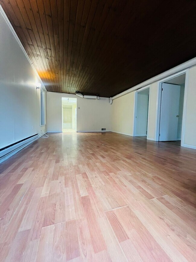 Building Photo - 207 S Union St