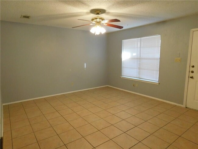 Building Photo - 1402 Barbergale St