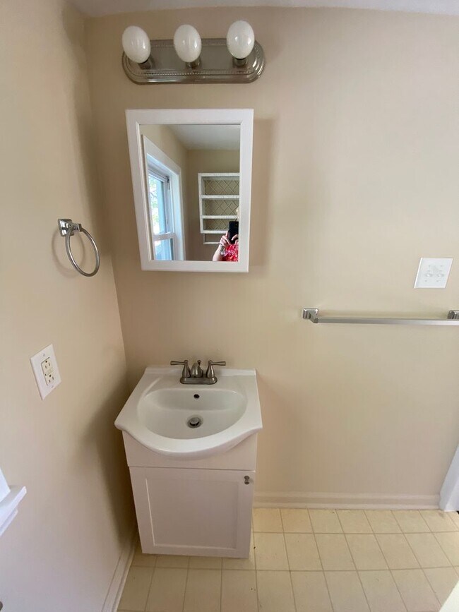 Building Photo - 802 N B St