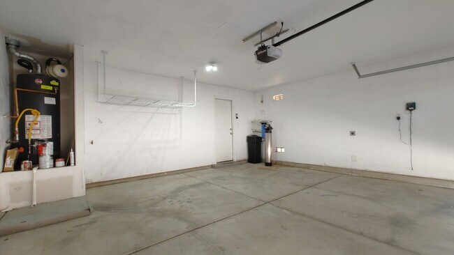 Building Photo - 573 Creekside Ave SW