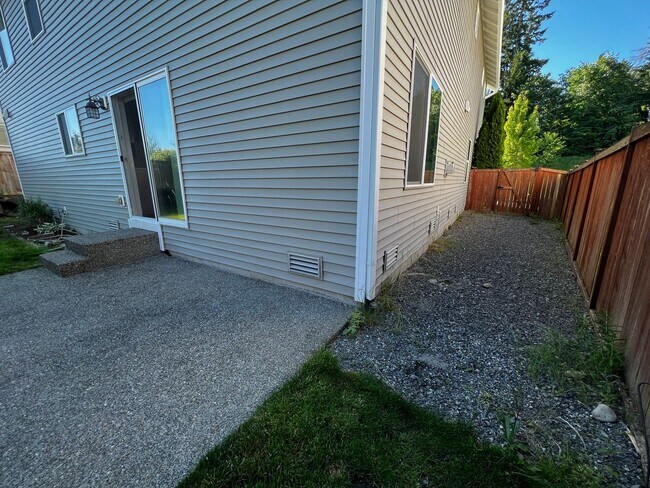 Building Photo - Dupont 3 bedroom Home for Rent